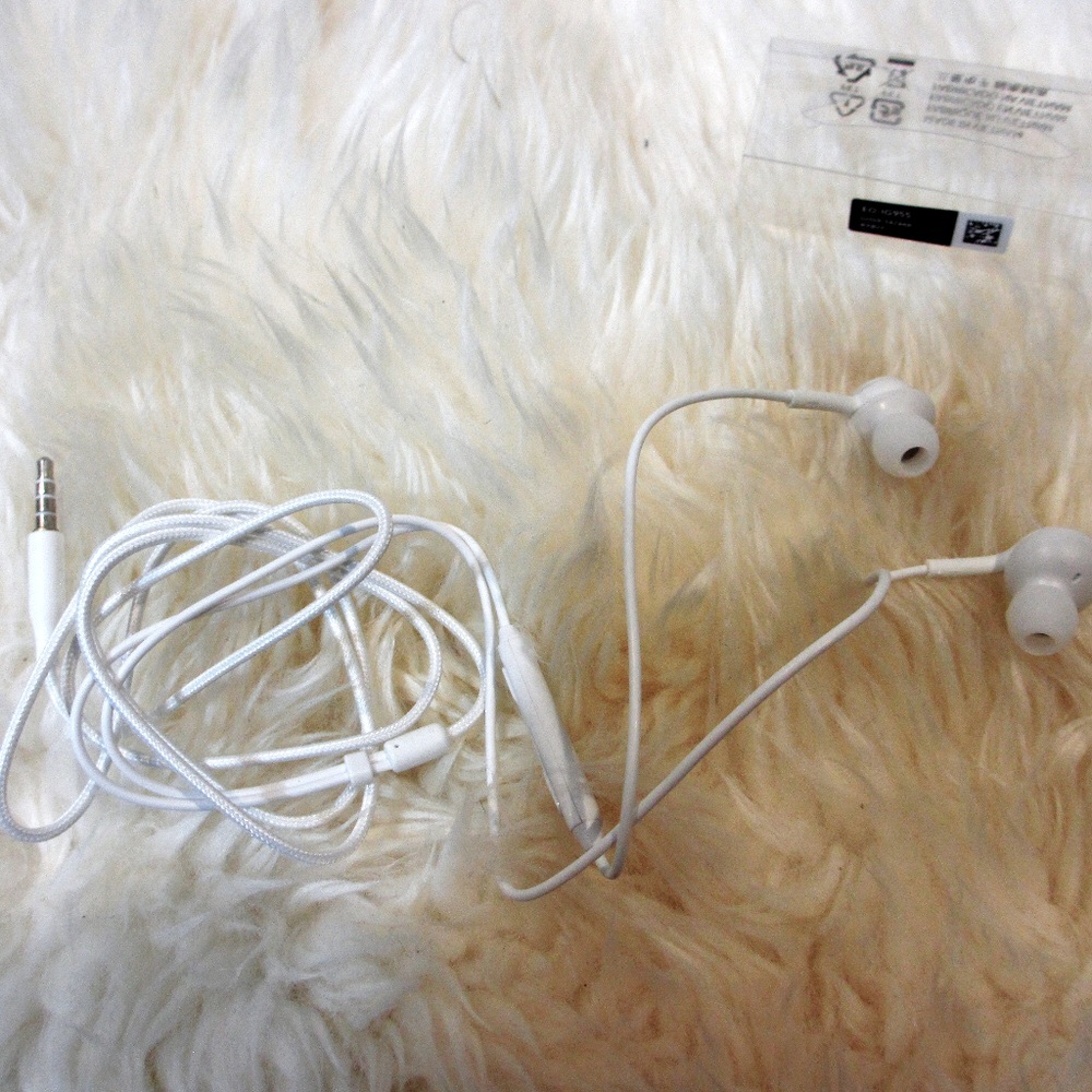 New AKG Wired Earbuds Headphones